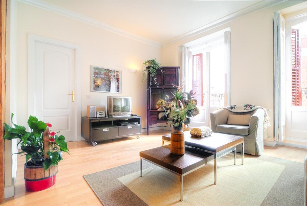 Ferienwohnung Mit House Princesa En Madrid Exterior foto